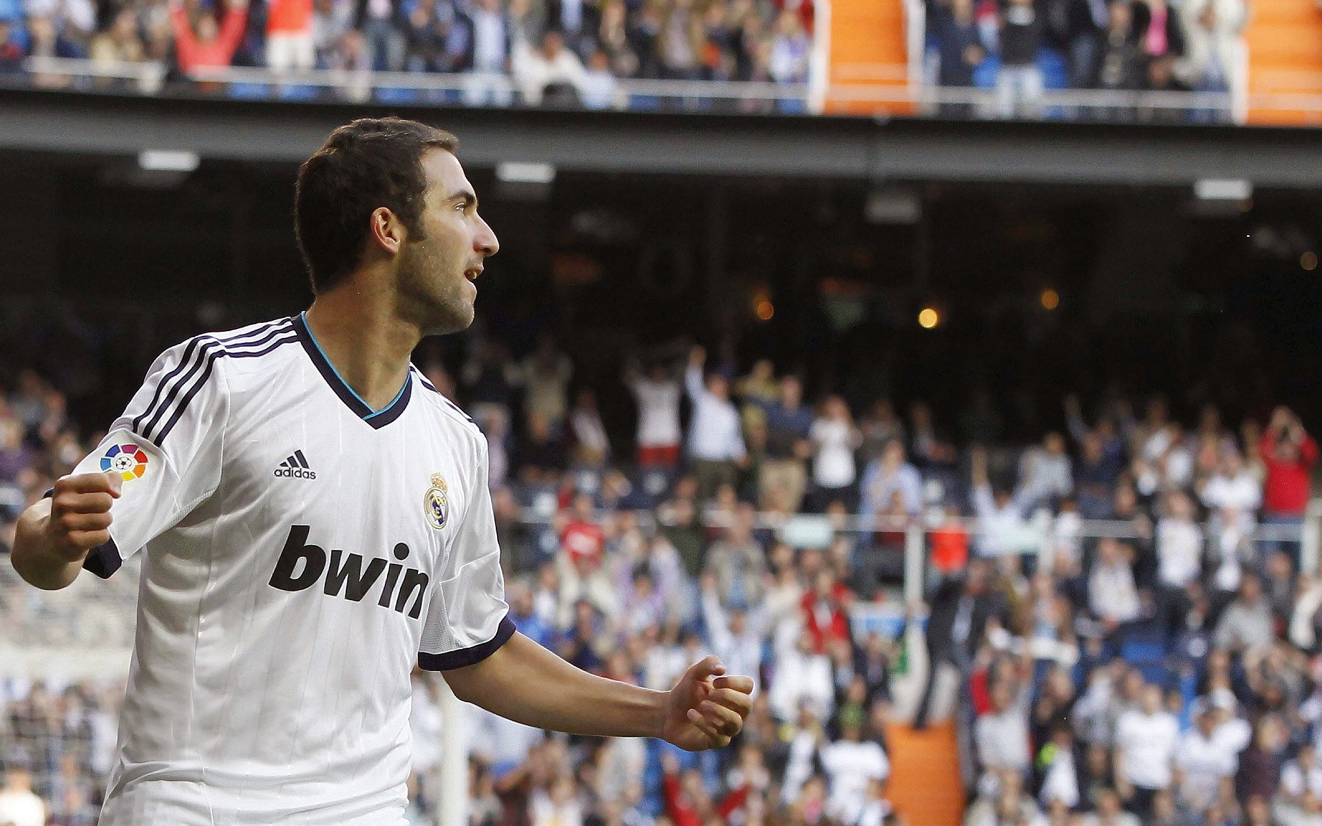 拜仁-力克皇马，净胜球令球迷振奋士气大增，效力过皇马和拜仁的球员